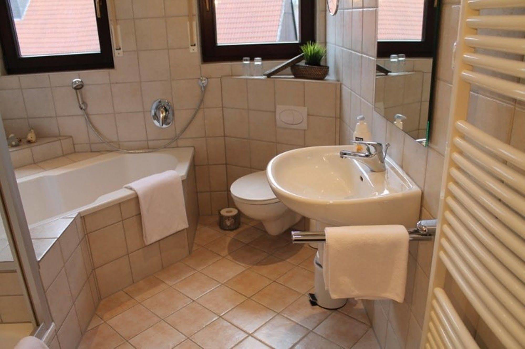 Landhaus Hotel Goeke Hövelhof Esterno foto